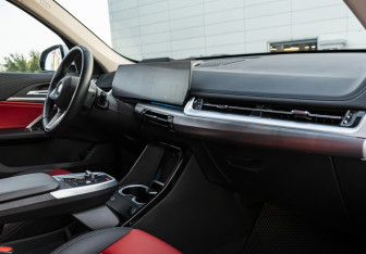 Подержанный автомобиль BMW X1 2023 года (14 фото)