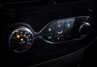 Подержанный автомобиль Renault Clio RS 2014 года (18 фото)