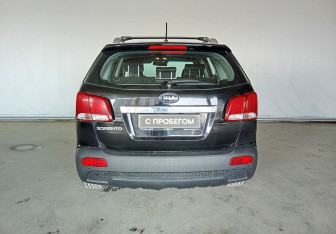 Подержанный автомобиль Kia Sorento 2010 года (5 фото)