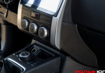 Подержанный автомобиль Nissan X-Trail 2011 года (14 фото)