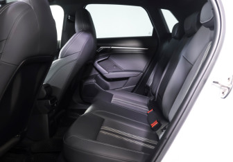 Подержанный автомобиль Audi A3 Hatchback 2021 года (11 фото)