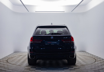 Подержанный автомобиль BMW X5 2015 года (6 фото)