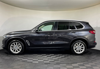 Подержанный автомобиль BMW X5 2019 года (5 фото)