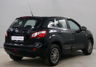 Подержанный автомобиль Nissan Qashqai 2012 года (7 фото)