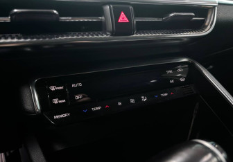 Подержанный автомобиль Kia K5 2020 года (17 фото)