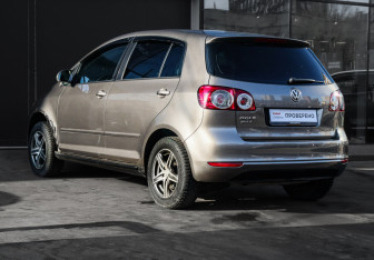 Подержанный автомобиль Volkswagen Golf Plus 2010 года (6 фото)