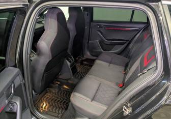 Подержанный автомобиль Skoda Octavia RS Wagon 2020 года (11 фото)