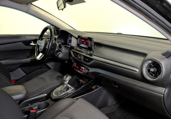 Подержанный автомобиль Kia Cerato Sedan 2019 года (11 фото)