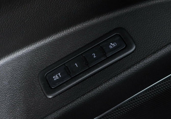 Подержанный автомобиль Chevrolet Tahoe 2016 года (15 фото)