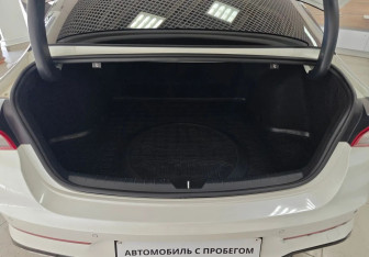 Подержанный автомобиль Kia K5 2020 года (17 фото)