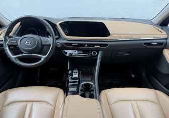 Подержанный автомобиль Hyundai Sonata 2020 года (14 фото)