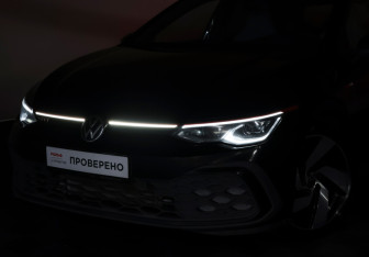 Подержанный автомобиль Volkswagen Golf GTI Hatchback 2021 года (26 фото)