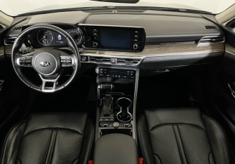 Подержанный автомобиль Kia K5 2021 года (12 фото)
