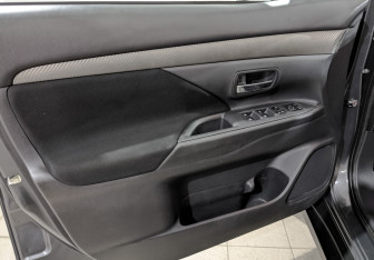 Подержанный автомобиль Mitsubishi Outlander 2018 года (19 фото)