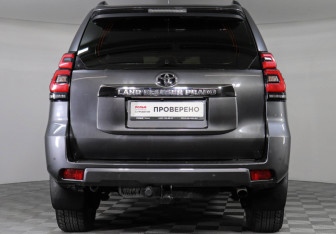 Подержанный автомобиль Toyota Land Cruiser Prado 2018 года (6 фото)