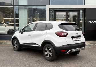 Подержанный автомобиль Renault Kaptur 2021 года (7 фото)