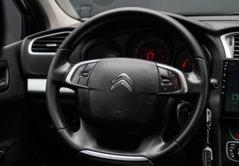 Подержанный автомобиль Citroen C4 Sedan 2013 года (11 фото)