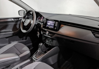 Подержанный автомобиль Skoda Rapid Liftback 2021 года (12 фото)