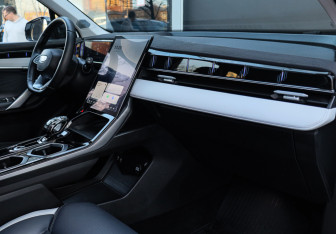 Подержанный автомобиль Geely Atlas 2024 года (7 фото)