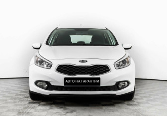 Подержанный автомобиль Kia Ceed Hatchback 2012 года (2 фото)