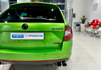 Подержанный автомобиль Skoda Octavia RS Wagon 2019 года (9 фото)