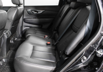 Подержанный автомобиль Nissan X-Trail 2016 года (13 фото)