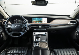 Подержанный автомобиль Genesis G90 2021 года (15 фото)