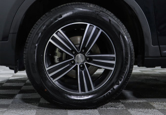 Подержанный автомобиль DongFeng AX7 2019 года (5 фото)