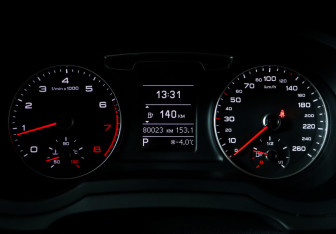 Подержанный автомобиль Audi Q3 2015 года (11 фото)