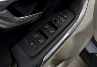 Подержанный автомобиль Volvo V40 Cross Country 2014 года (12 фото)