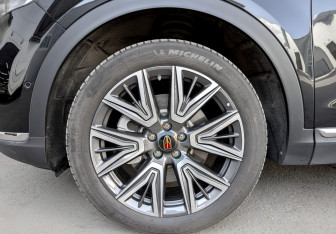 Подержанный автомобиль Hongqi HS5 2023 года (18 фото)