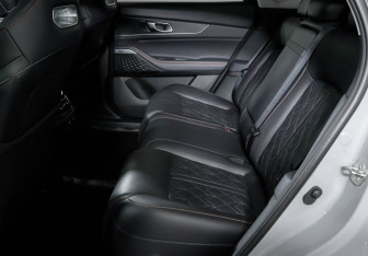 Подержанный автомобиль Changan UNI-K 2023 года (10 фото)