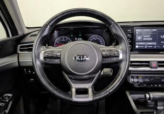 Подержанный автомобиль Kia K5 2021 года (22 фото)
