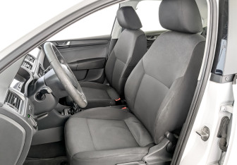 Подержанный автомобиль Skoda Rapid Liftback 2017 года (20 фото)