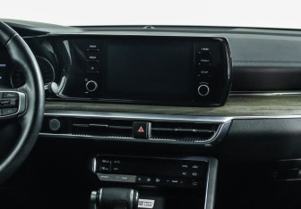 Подержанный автомобиль Kia K5 2021 года (10 фото)