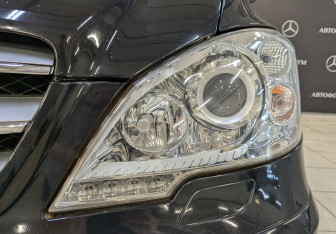 Подержанный автомобиль Mercedes-Benz Viano 2011 года (10 фото)