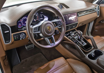 Подержанный автомобиль Porsche Cayenne 2021 года (16 фото)