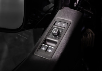 Подержанный автомобиль Volkswagen Multivan 2016 года (18 фото)