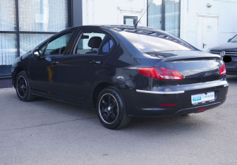 Подержанный автомобиль Peugeot 408 2012 года (7 фото)