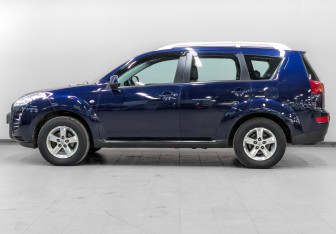 Подержанный автомобиль Peugeot 4007 2011 года (8 фото)