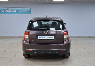Подержанный автомобиль Toyota Ist 2007 года (6 фото)