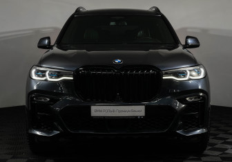 Подержанный автомобиль BMW X7 2019 года (26 фото)