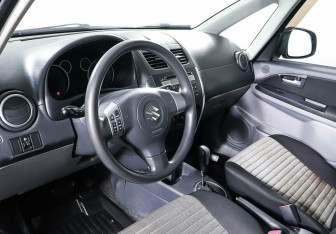 Подержанный автомобиль Suzuki SX4 Hatchback 2012 года (10 фото)