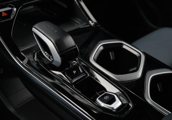 Подержанный автомобиль Geely Atlas 2024 года (17 фото)
