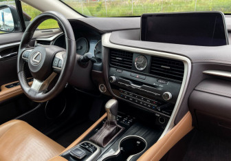 Подержанный автомобиль Lexus RX 2018 года (9 фото)