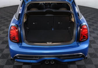 Подержанный автомобиль MINI Hatch 2021 года (10 фото)
