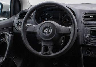 Подержанный автомобиль Volkswagen Polo Sedan 2013 года (15 фото)