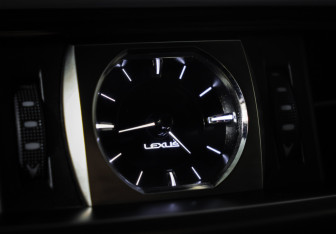 Подержанный автомобиль Lexus LX 2016 года (18 фото)