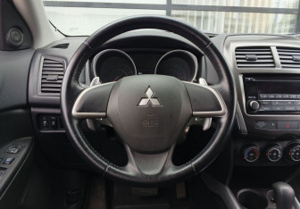 Подержанный автомобиль Mitsubishi ASX 2013 года (12 фото)