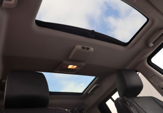 Подержанный автомобиль Land Rover Discovery 2014 года (22 фото)